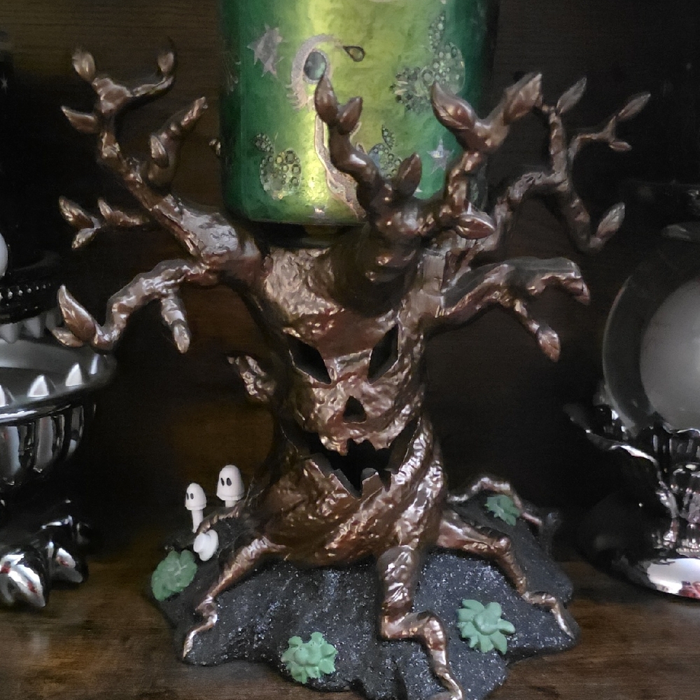 Brand New With Tags Bath And Body Works Hallowen Spooky Tree Candle Holder.